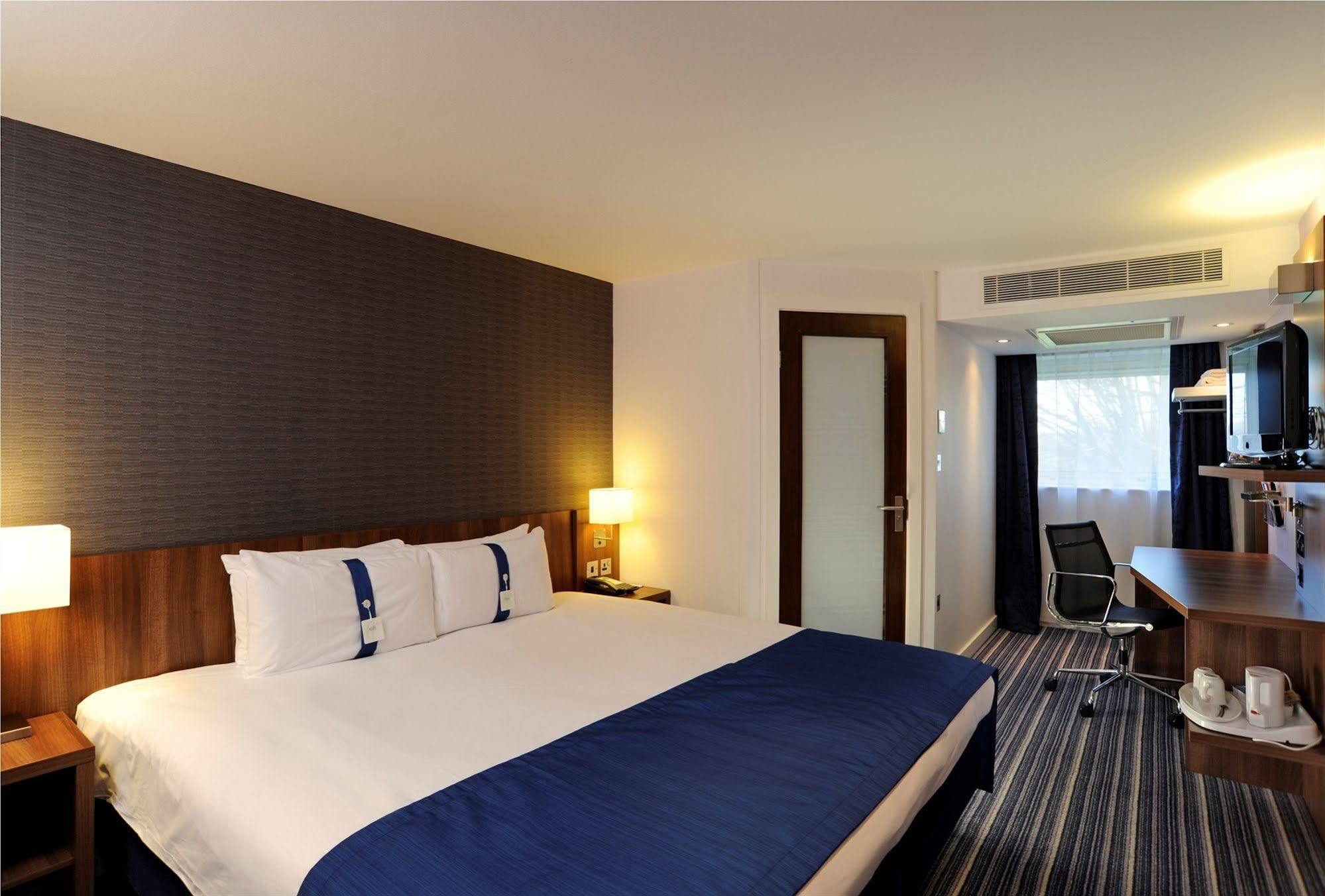 Holiday Inn Express Crewe, An Ihg Hotel Екстер'єр фото