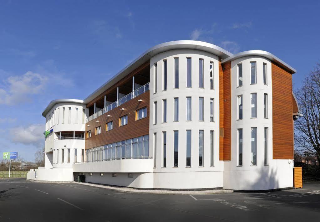 Holiday Inn Express Crewe, An Ihg Hotel Екстер'єр фото