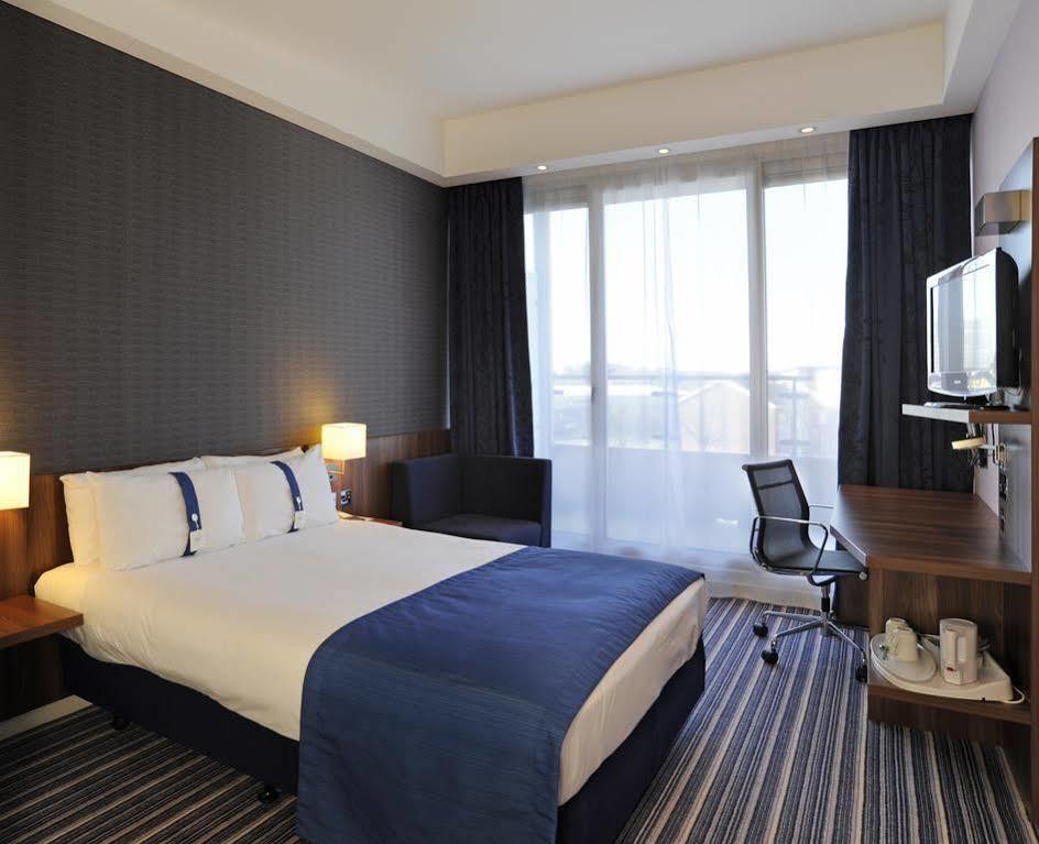 Holiday Inn Express Crewe, An Ihg Hotel Екстер'єр фото